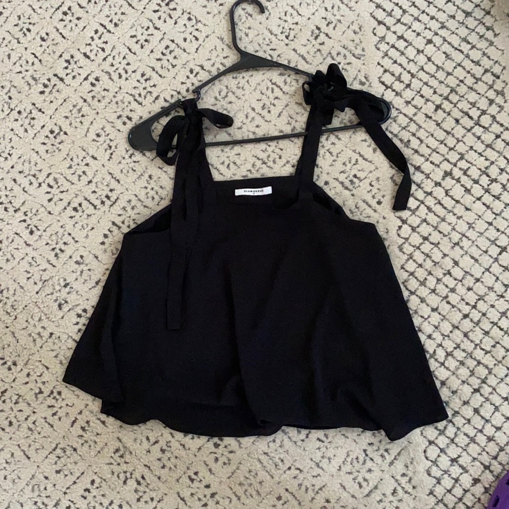 Black Tie Straps Cropped Flowy Tank
